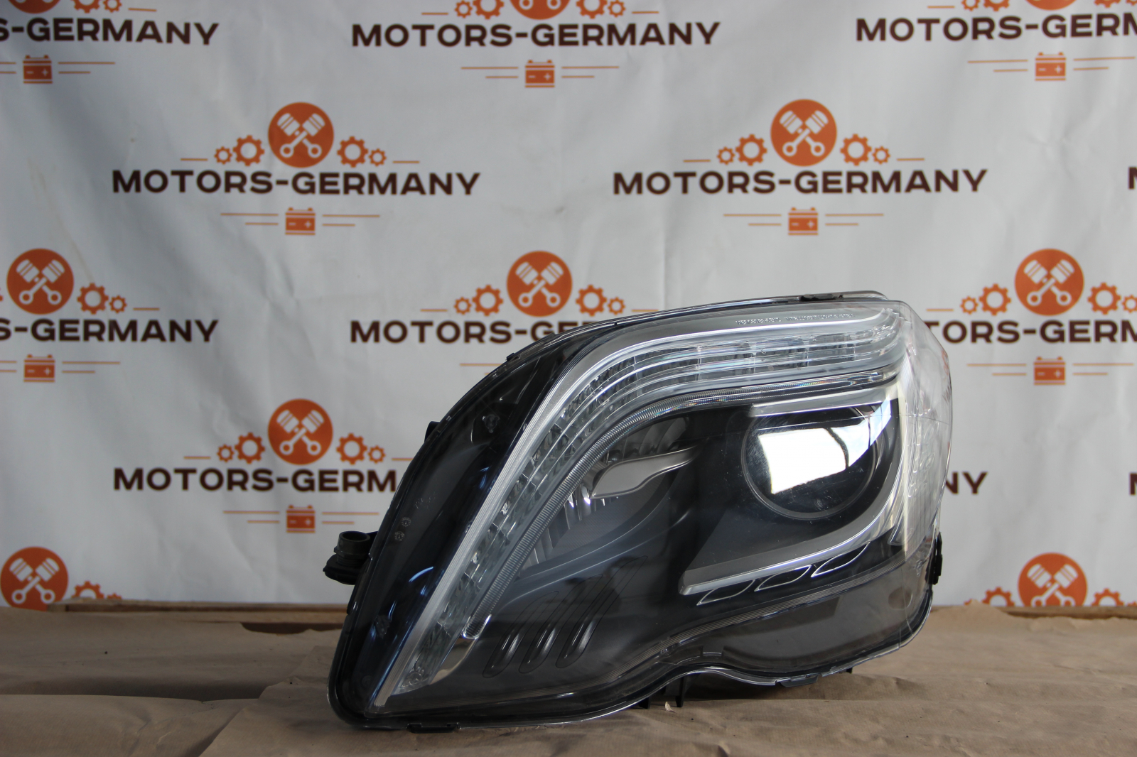 Фара Mercedes Мерседес левая W204 A2048202539